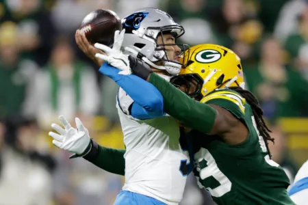 Dominant defense keeps Packers on winning track